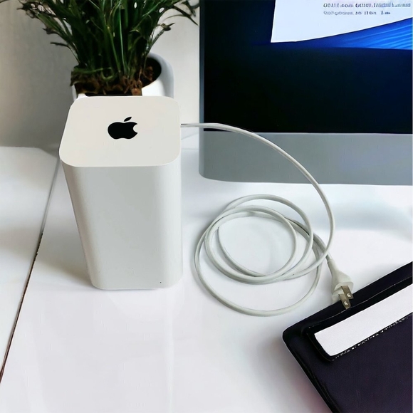 MAC Apple AirPort Extreme Port Wireless Router White Wi-Fi with Cord - Picture 1 of 5